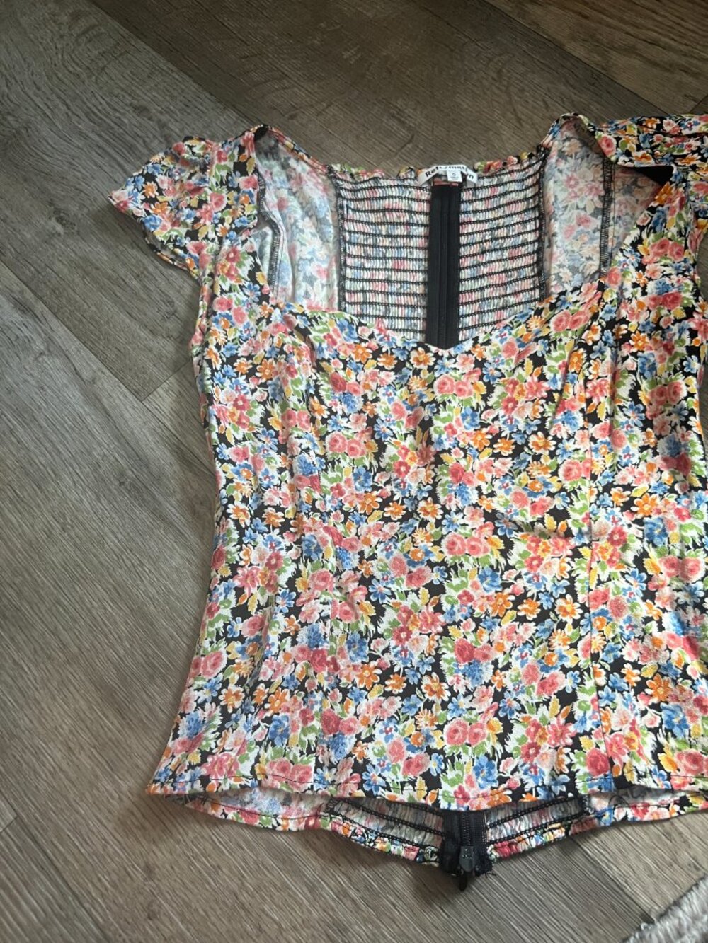 Reformation Kinsley Top in Trix US 0 - Picture 4 of 8